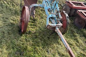 Aratro con ruote F.NARDI