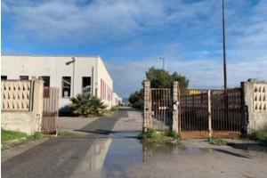 Capannone industriale da ristrutturare