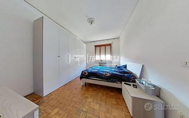 QUADRILOCALE CON BOX E POSTO AUTO