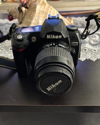 Nikon D70 con obbiettivo + accessori