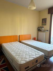 2 Letti singoli e comodino