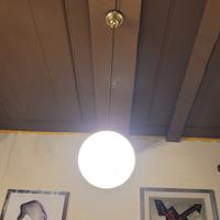 Lampada a sospensione anni'50 in vetro opalino 