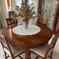 Tavolo Visconti con sedie