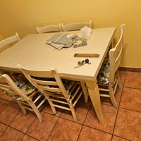 Tavolo allungabile in legno + 6 sedie – Ottime