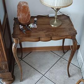 Tavolino d'epoca in legno con gambe mosse