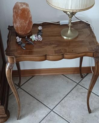 Tavolino d'epoca in legno con gambe mosse