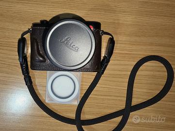 Leica Q3 43 con accessori