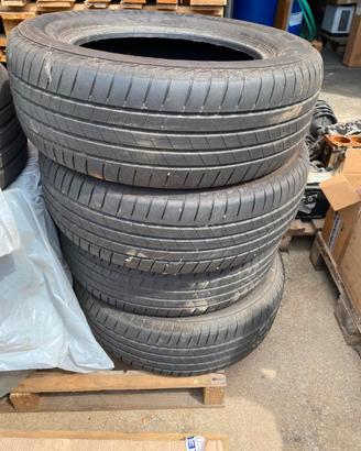 Treno gomme Kia Carnival estive battistrada 6 mm