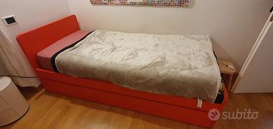 Cameretta con 2 letti e scrivania