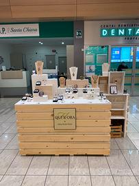 N.2 BANCHI ESPOSITIVI IN LEGNO PER MERCATINI