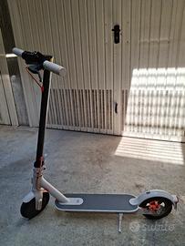 Monopattino Xiomi Electric scooter Mi3