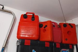 Serbatoi di vari tipi e capacita'