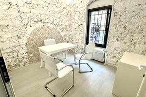 Stanza in studio luminoso e ristrutturato