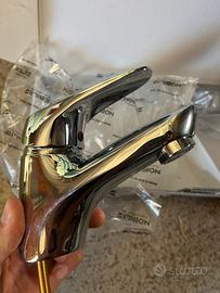 Miscelatore lavabo in acciaio inox