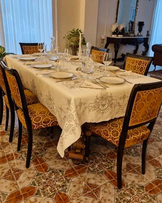 Tavolo antico con 8 sedie