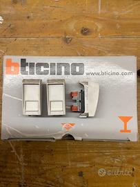 Connettore RJ45 bticino living light bianca
