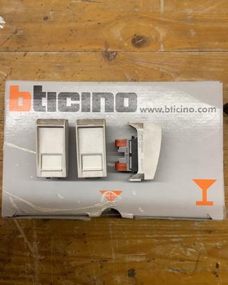 Connettore RJ45 bticino living light bianca