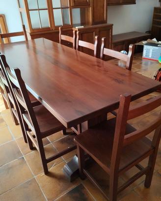 Tavolo da pranzo in legno massello con 8 sedie
