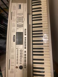 Pianoforte digitale Yamaha DGX-500