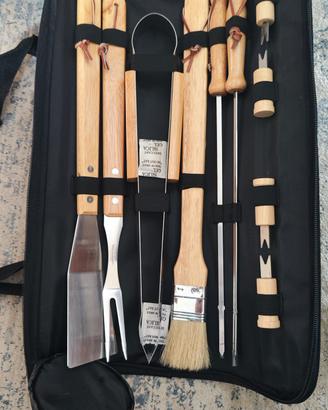 Set barbecue in legno e acciaio