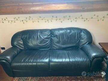 2 divani in pelle nera