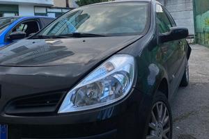 Auto Clio le iene