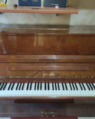 Pianoforte Verticale  Skylark