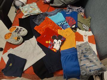 Magliette e pantaloni