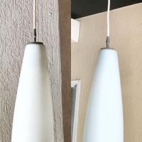 Coppia di lampadari a sospensione in vetro opalino