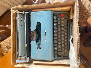 macchina da scrivere Olivetti 
