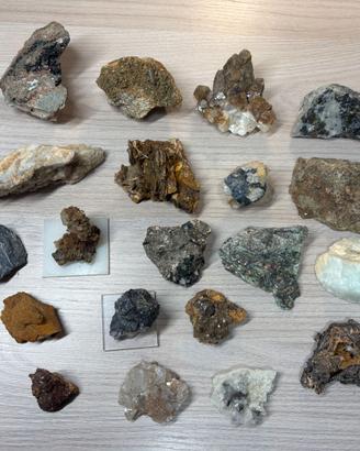 Lotto di n.20 Minerali Diversi