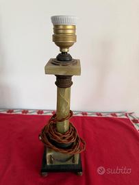 Lampada da tavolo in onice