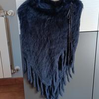 poncho colore blu avion. pelliccia sintetica