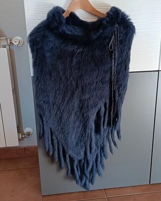 poncho colore blu avion. pelliccia sintetica