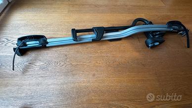 2 porta bici da tetto, uno originale Toyota,