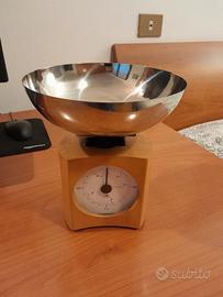 Bilancia Giannini in legno e acciaio da design