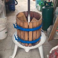 torchio per uva in legno