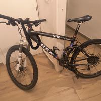 bicicletta Mountain bike 