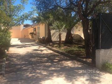 Villetta, locali artigianali commerciali adiacenti