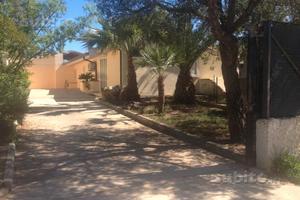 Villetta, locali artigianali commerciali adiacenti