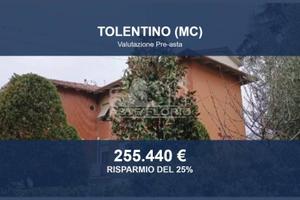 Immobile in asta di 399 m² con box auto a Tolentin