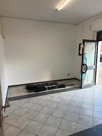 Locale commerciale uso negozio/ufficio/laboratorio