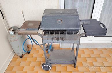 Barbecue a gas con bruciatore laterale