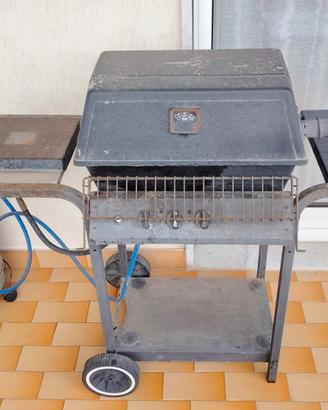 Barbecue a gas con bruciatore laterale