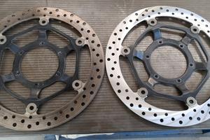 Esecuzione rettifica dischi freno moto al centesim