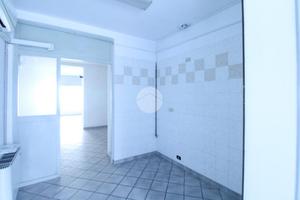 NEGOZIO A CARAVAGGIO