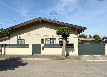 Lussuosa casa accostata del 2020 su un unico piano