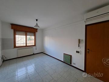 Polesella, bilocale al piano terra con garage