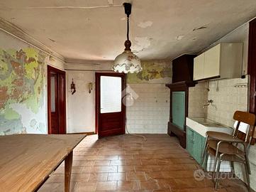 CASA SEMINDIPENDENTE A BIENNO