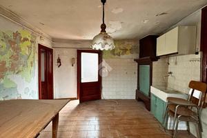 CASA SEMINDIPENDENTE A BIENNO